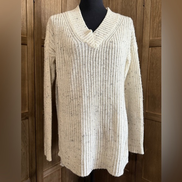 Elan Cream V-Neck Ribbed Knit Sweater. - Picture 1 of 6